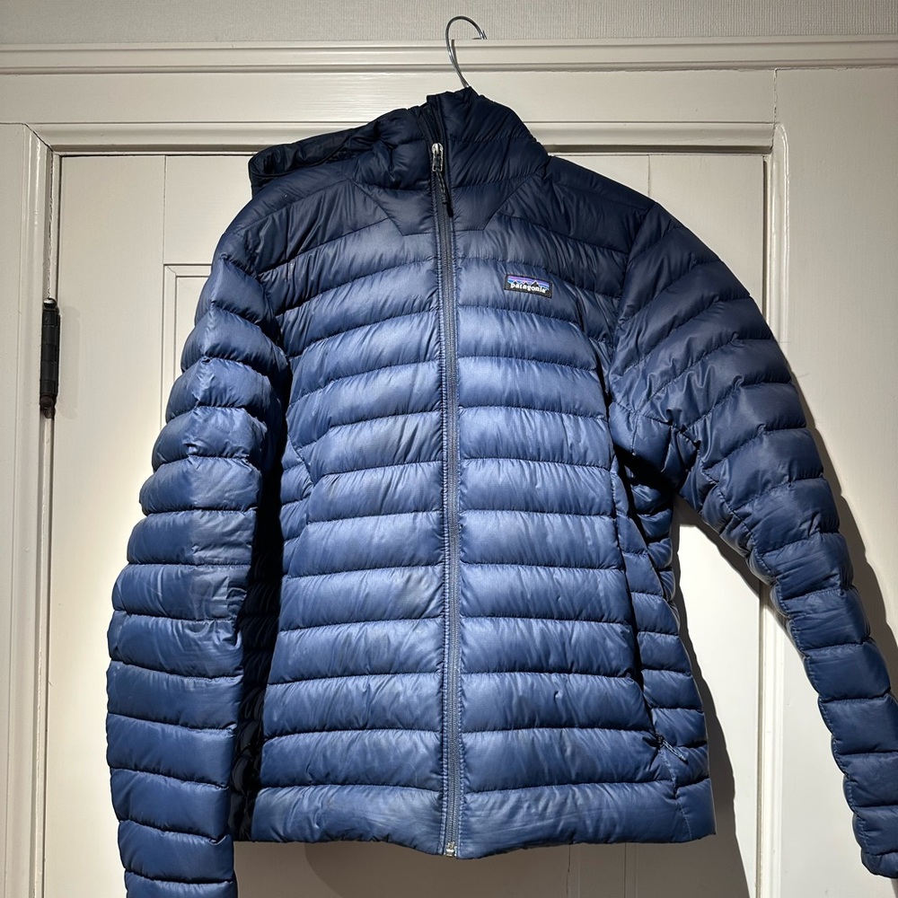 Patagonia Blue Men’s down sweater. Hooded size medium down insulation jacket